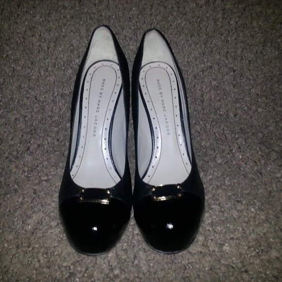 MARC BY MARC JACOBS-Logo Plaque Pump Heels-Black Leather-37.5M-6.5-Excellent - Picture 3 of 7